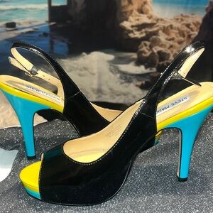 #640-(7.5) Steve Madden Black plant leather   yellow, w/blue heels